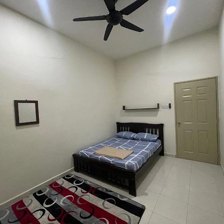 No 61 Nazirin Homestay Tmn Indah Raya 2 Manjung Lumut Exterior photo